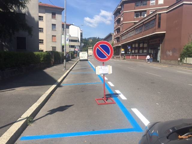 Strisce blu parcheggio sosta