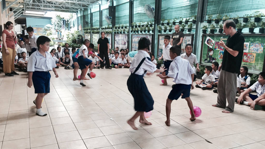 Thailandia quinto giorno: animatori per 200 bimbi