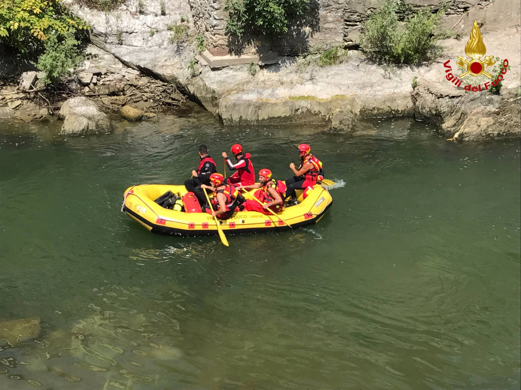 Trovato senza vita il corpo dell'uomo dispero sul Tresa