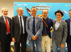 Gli aeroplanini di carta a Malpensa che aiutano a riciclare