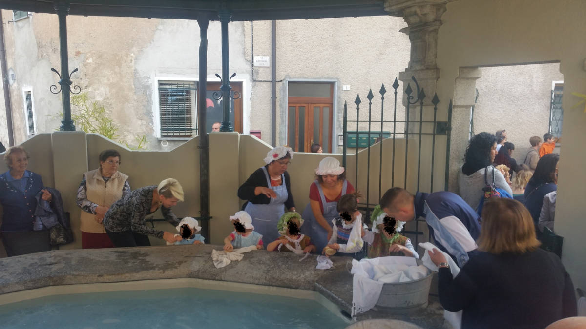 Tornano le lavandaie al vecchio lavatoio