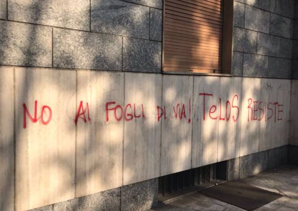 Graffiti anarchici: slogan contro lo Stato e le forze dell\'ordine