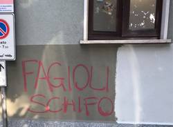 Graffiti anarchici: slogan contro lo Stato e le forze dell\'ordine