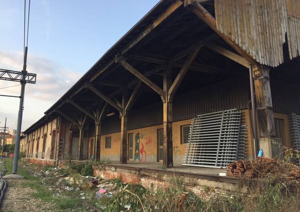 Ripulita l’area occupata dai senza tetto in stazione