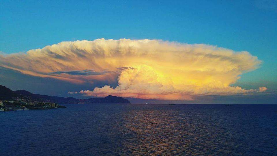 Il tramonto a Genova - foto di Roberto da Genova