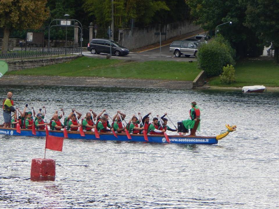 La gara di Dragon Boat a Sesto Calende