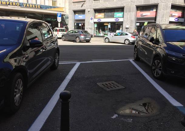 Strisce bianche sosta Varese