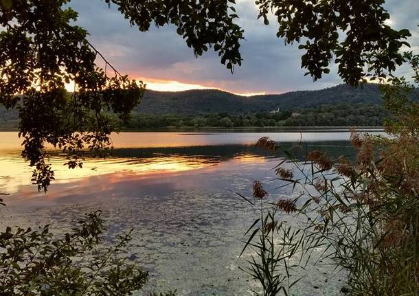 Tramonto al lago di Comabbio