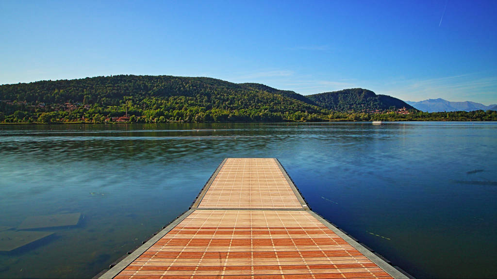 Un tuffo dal pontile