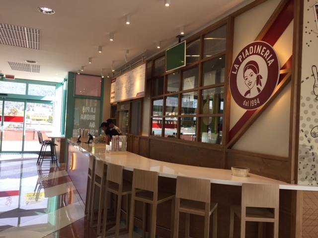 Apre la food court al Centro Commerciale