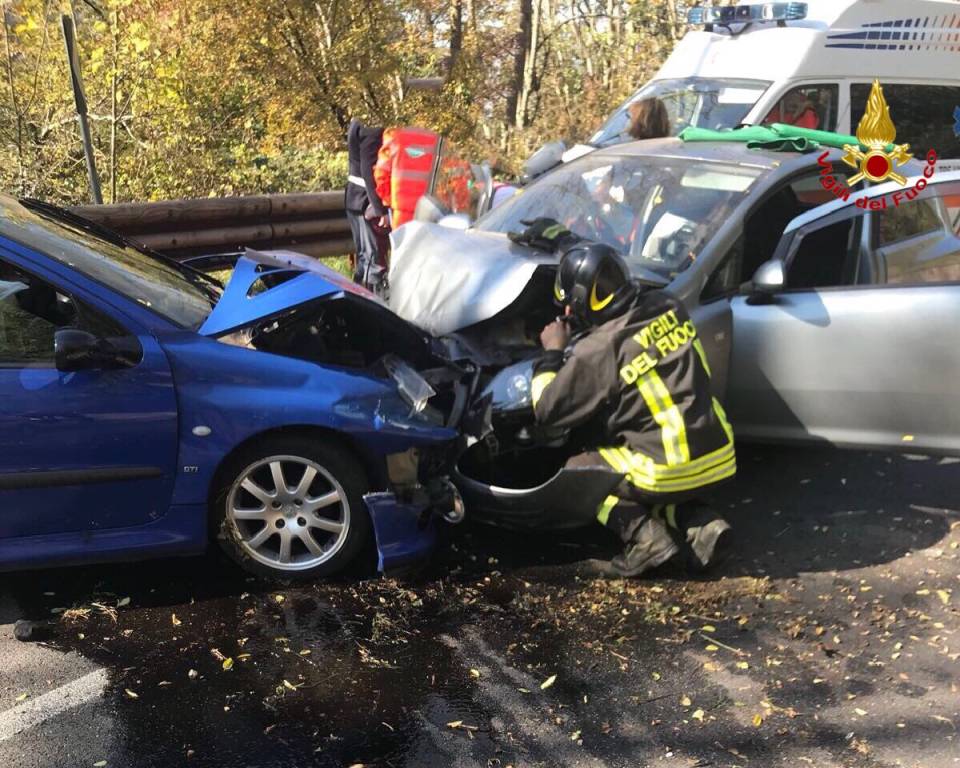 frontale sulla statale della Valganna