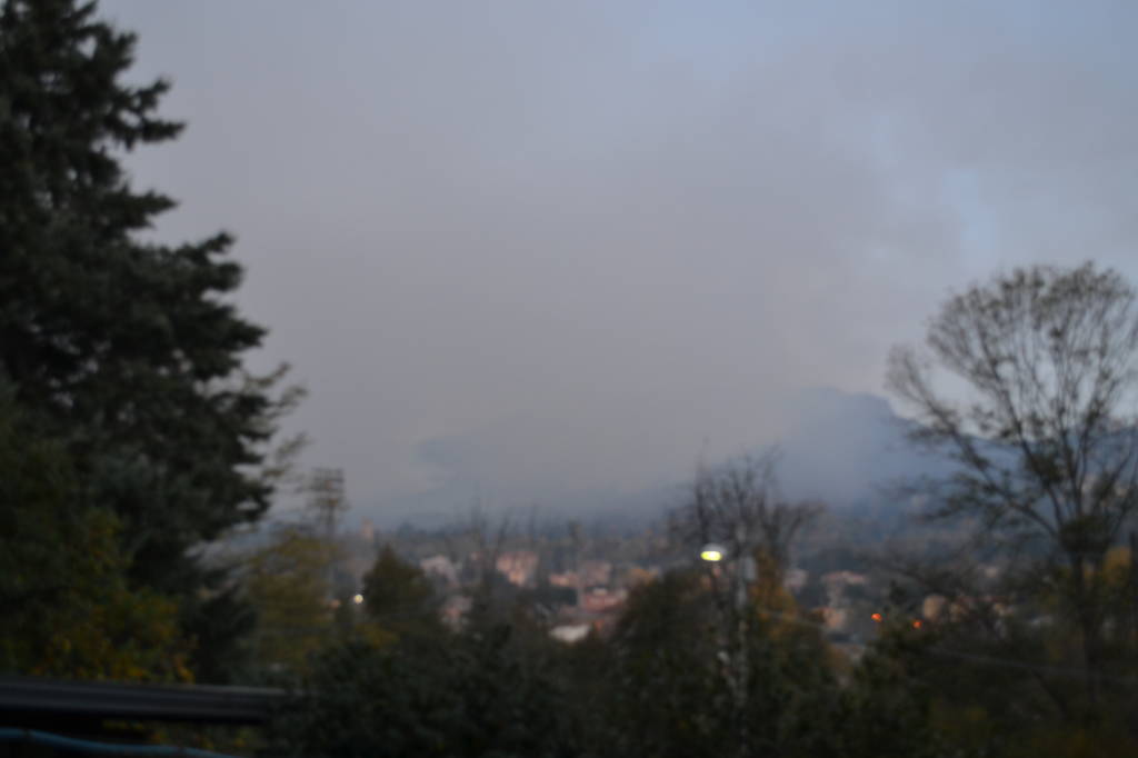ore 7.30 Campo dei fiori avvolto nel fumo