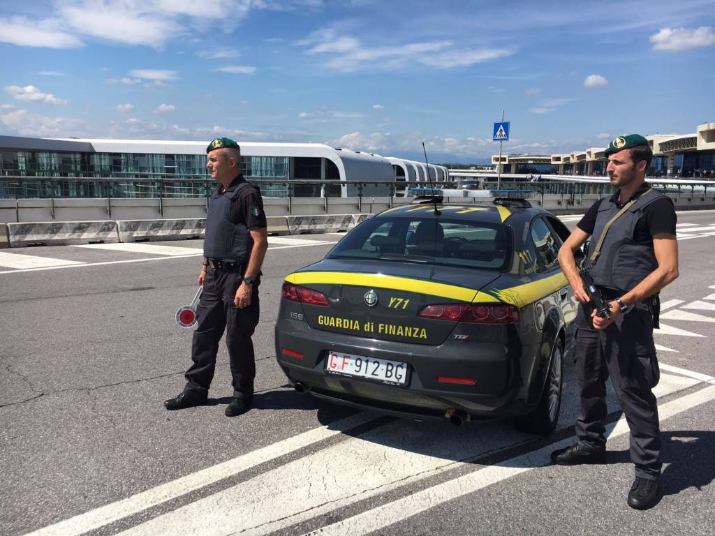 Risultati immagini per immagine guardia di finanza