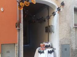 Il borgo di Viconago si trasforma nel villaggio di Halloween per i bambini dell\'asilo