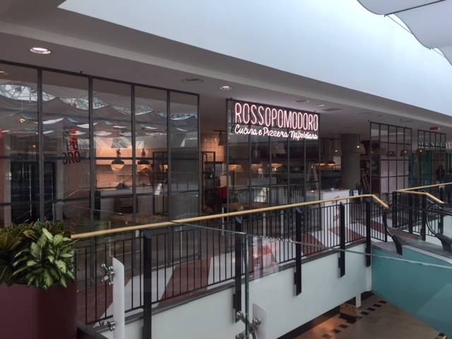 La nuova food court del centro commerciale Campo dei Fiori
