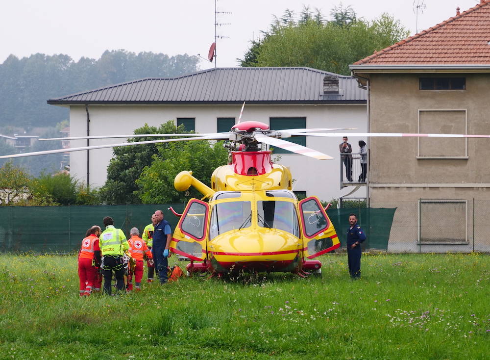Cade dal motorino a Gazzada Schianno