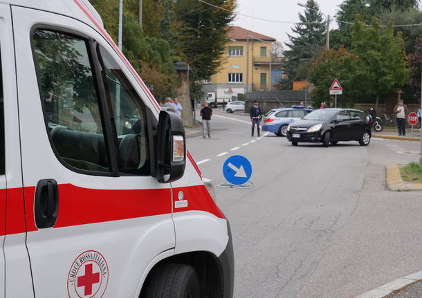 Cade dal motorino a Gazzada Schianno