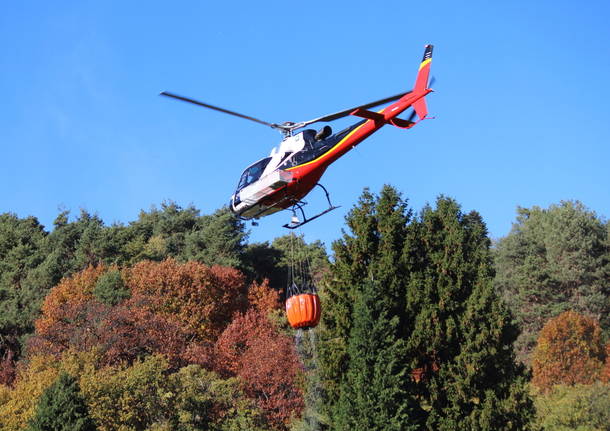 Incendio al Campo dei Fiori, acqua dalla piscina