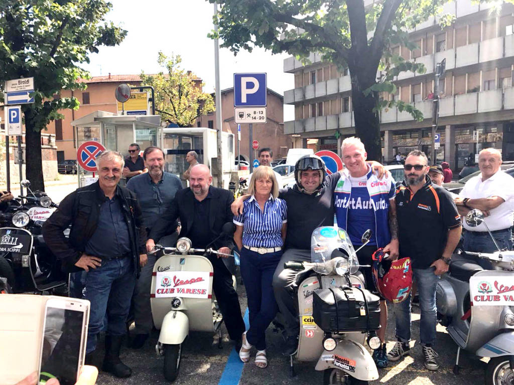 Francesco Pozzi consegna le letterine a Babbo Natale