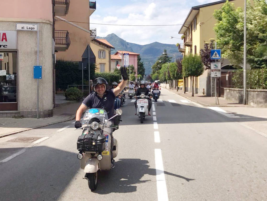 Francesco Pozzi consegna le letterine a Babbo Natale