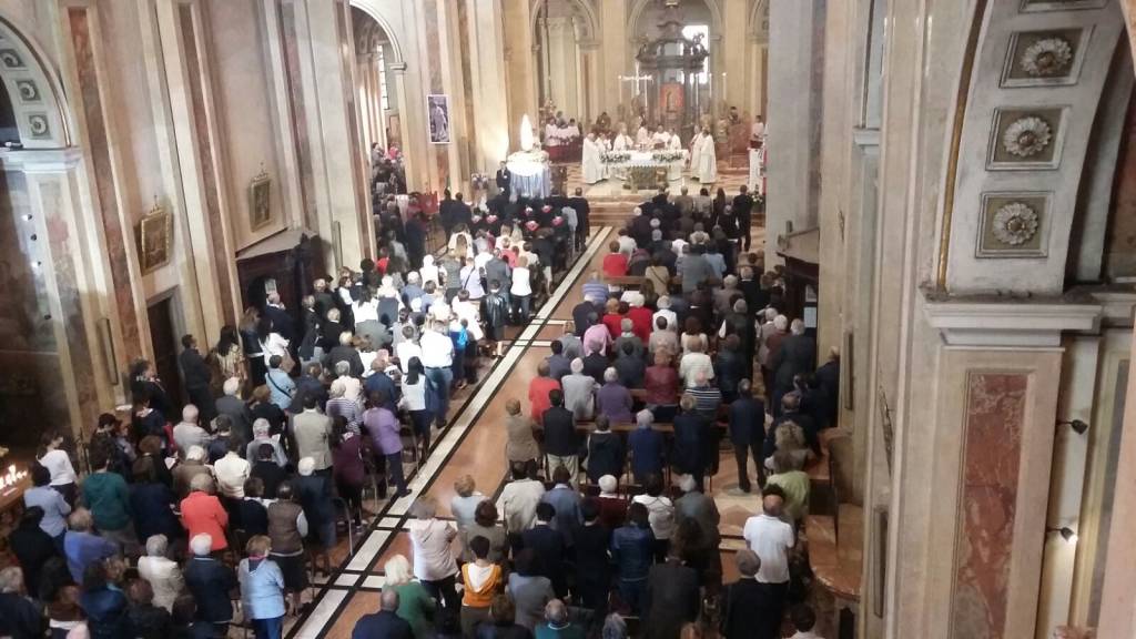 Il Cardinale Delpini saluta la Madonna di Fatima