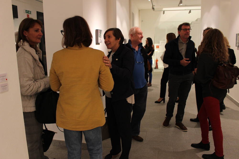 Il vernissage della mostra di Massagrande da Punto sull'Arte