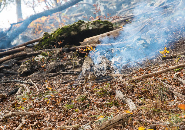 Incendio al Campo dei Fiori, le immagini di lunedì 30 ottobre