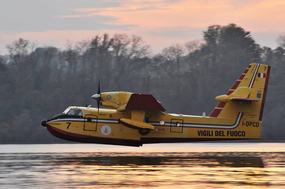 Incendio Campo dei Fiori - foto Canadair
