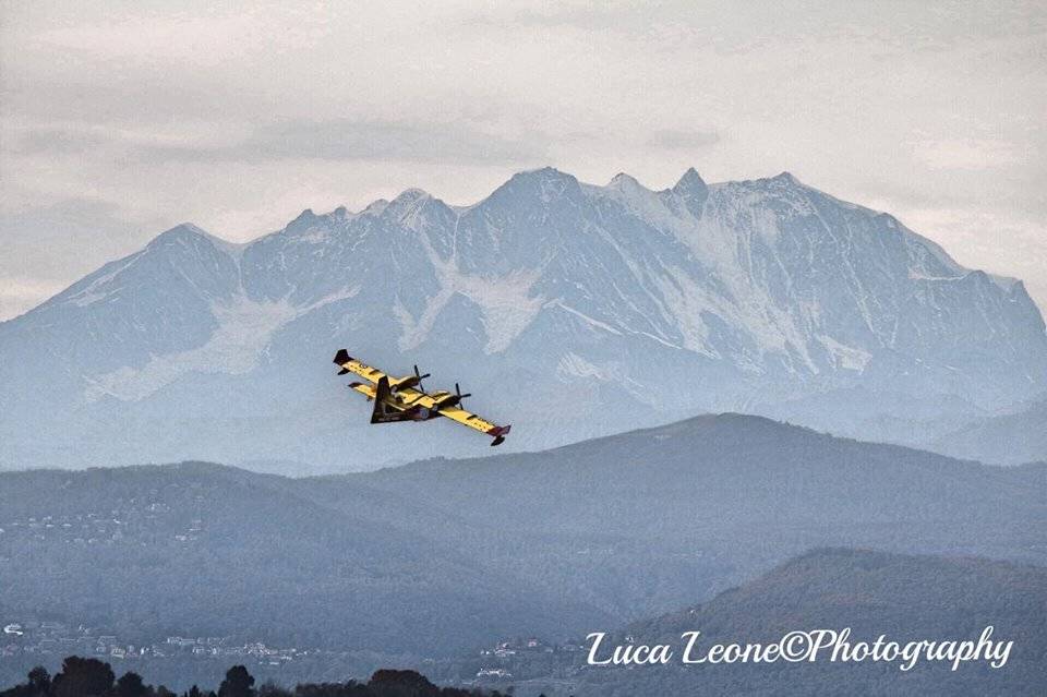 Incendio Campo dei Fiori - foto Canadair