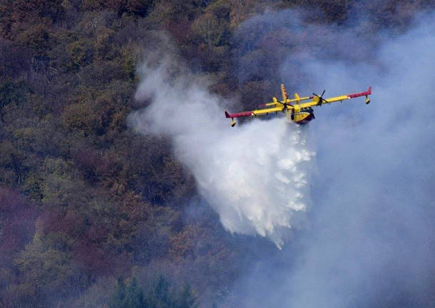 Incendio Campo dei Fiori - foto Canadair