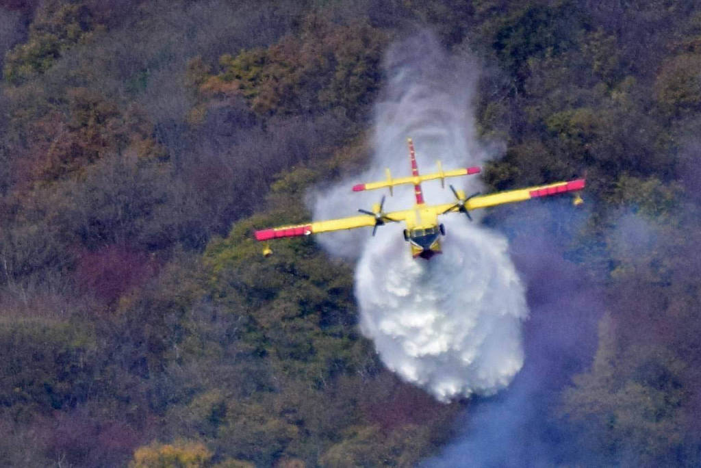 Incendio Campo dei Fiori - foto Canadair