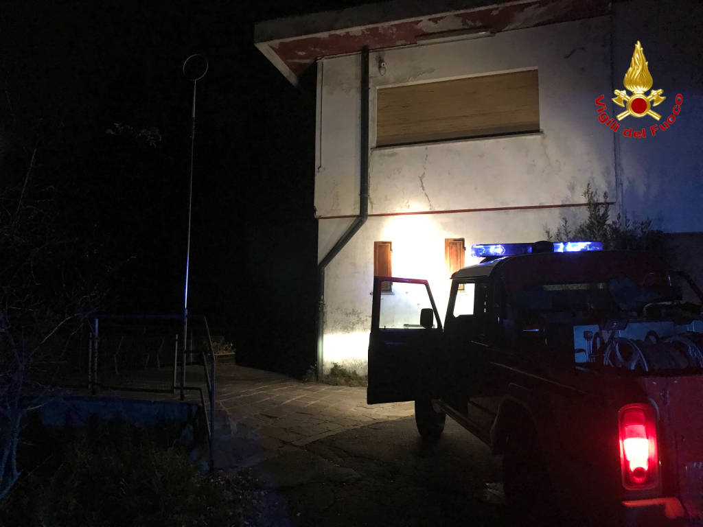 Incendio Campo dei fiori, la notte dei vigili del fuoco, 30 ottobre
