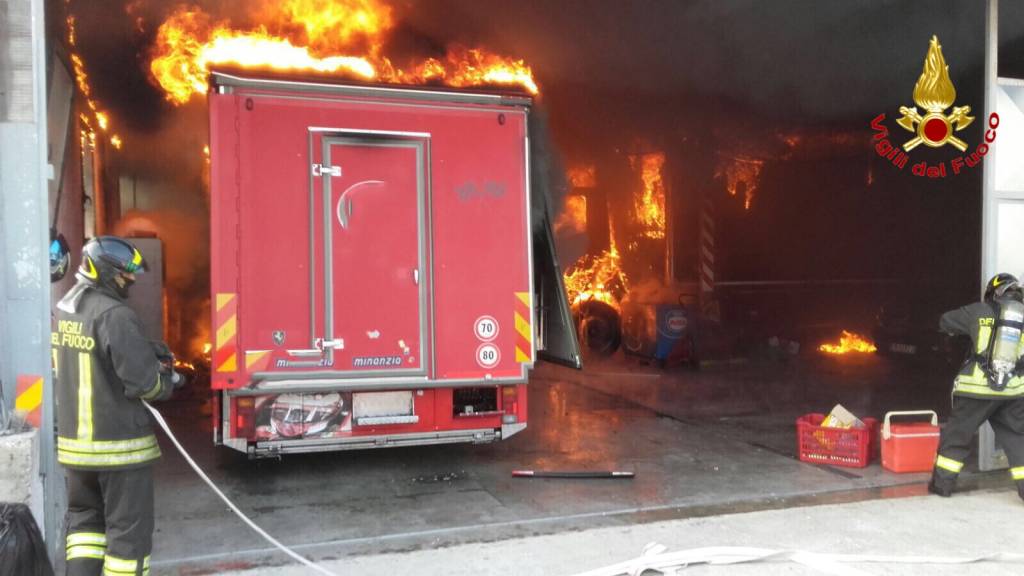incendio capannone busto arsizio