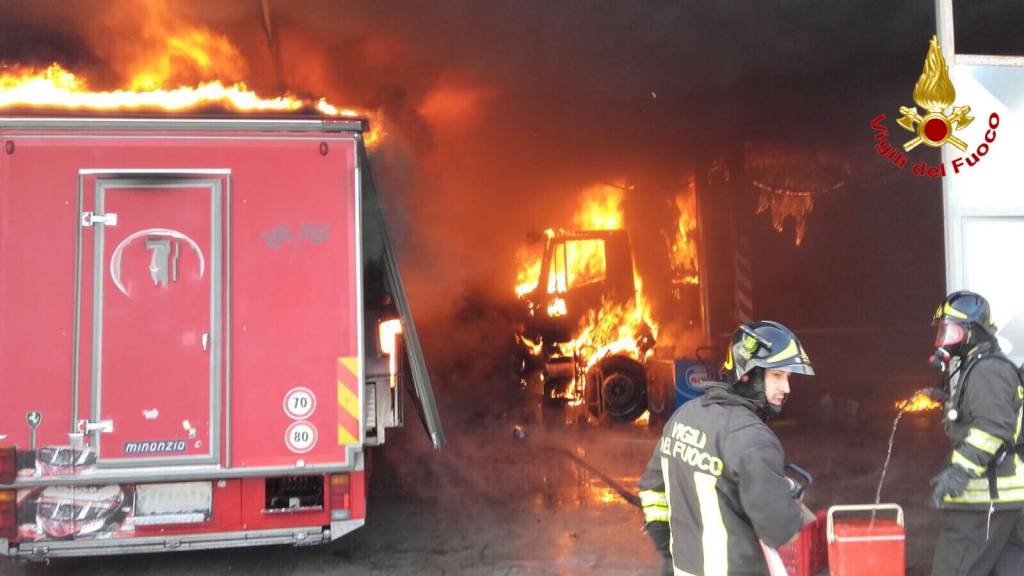 incendio capannone busto arsizio
