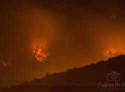 L'incendio alimentato dal vento