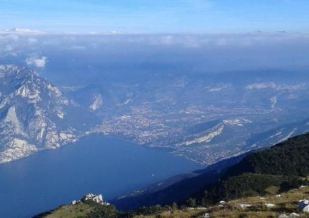 lago di garda da monte altissimo