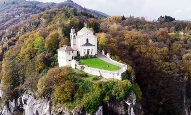 Madonna del Sasso Vista aerea