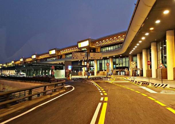 Malpensa di notte - foto di Andres Larroux