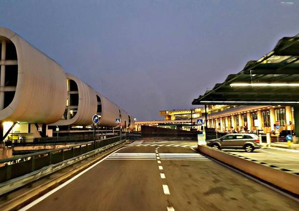 Malpensa di notte - foto di Andres Larroux