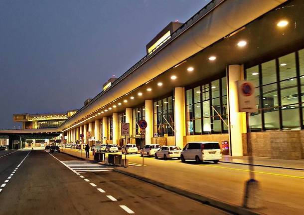 Malpensa di notte - foto di Andres Larroux