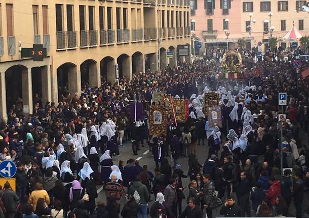 Tremila peruviani per la processione