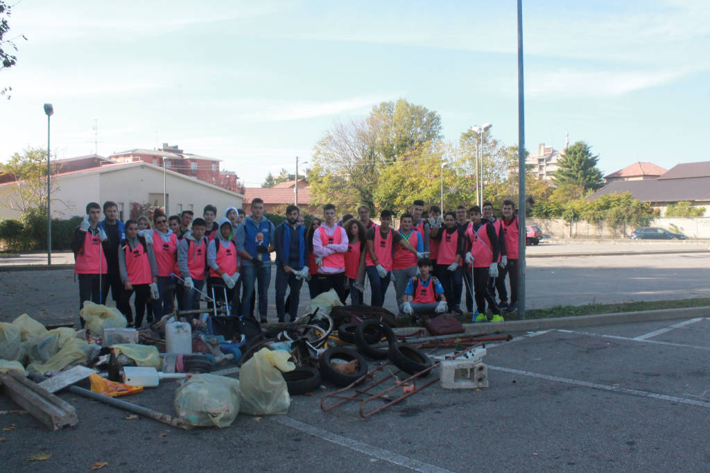 Studenti del Ponti, spazzini per un giorno