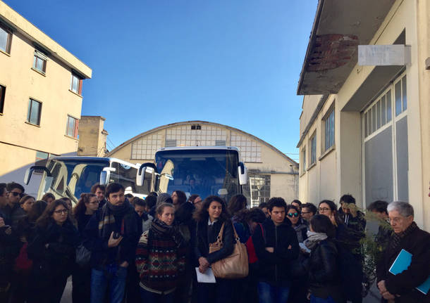 Studenti in Aermacchi per farla rivivere