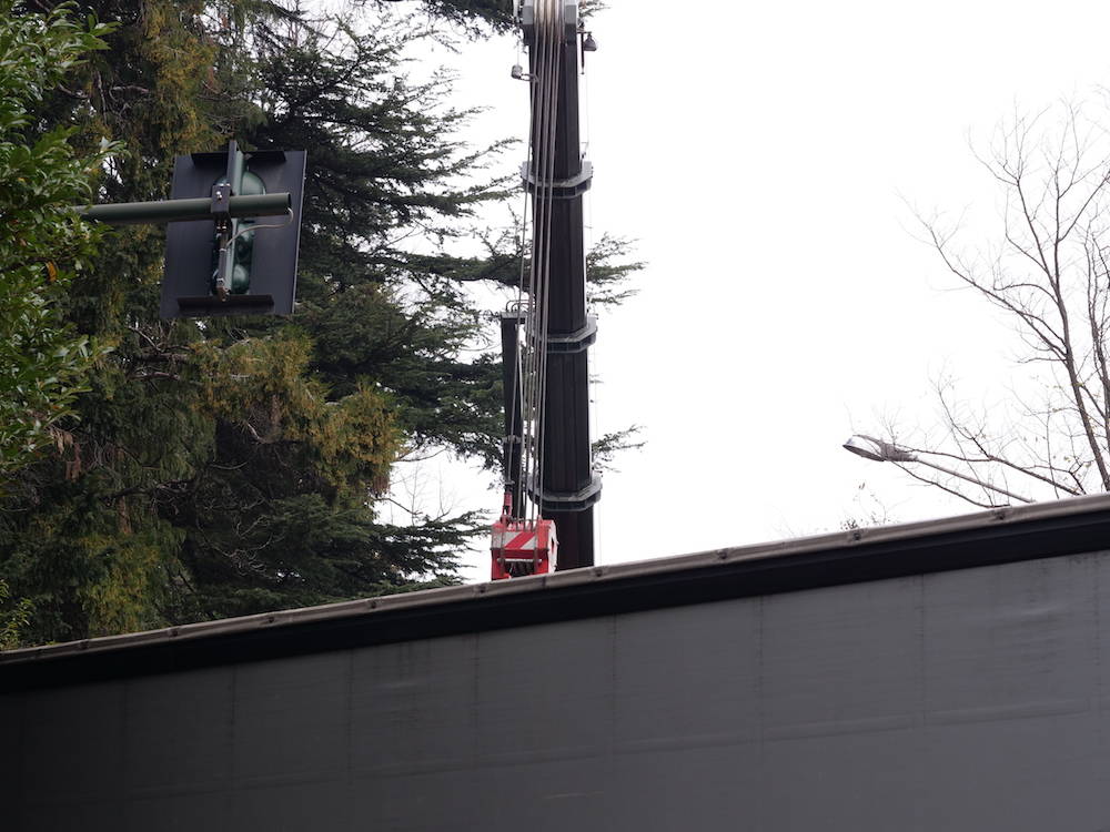 Camion incastrato in via Gasparotto