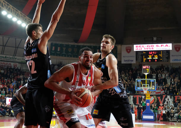 Openjobmetis Varese - Dolomiti En. Trento 93-66