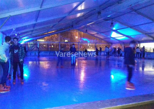 Discoteca on ice conquista i giovanissimi saronnesi