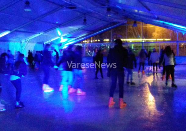 Discoteca on ice conquista i giovanissimi saronnesi