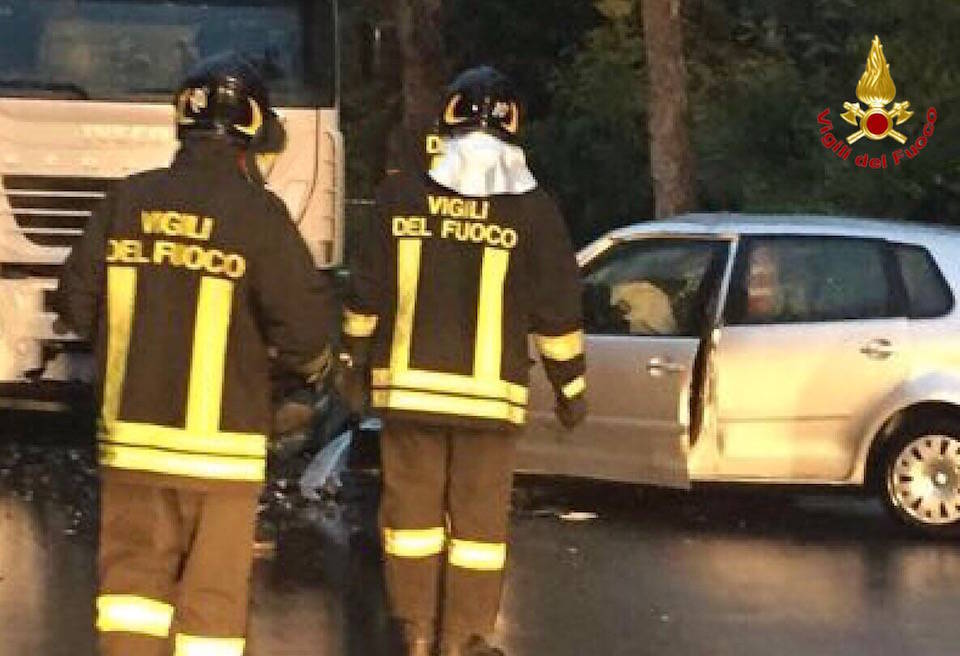 Castelveccana - Incidente auto camion