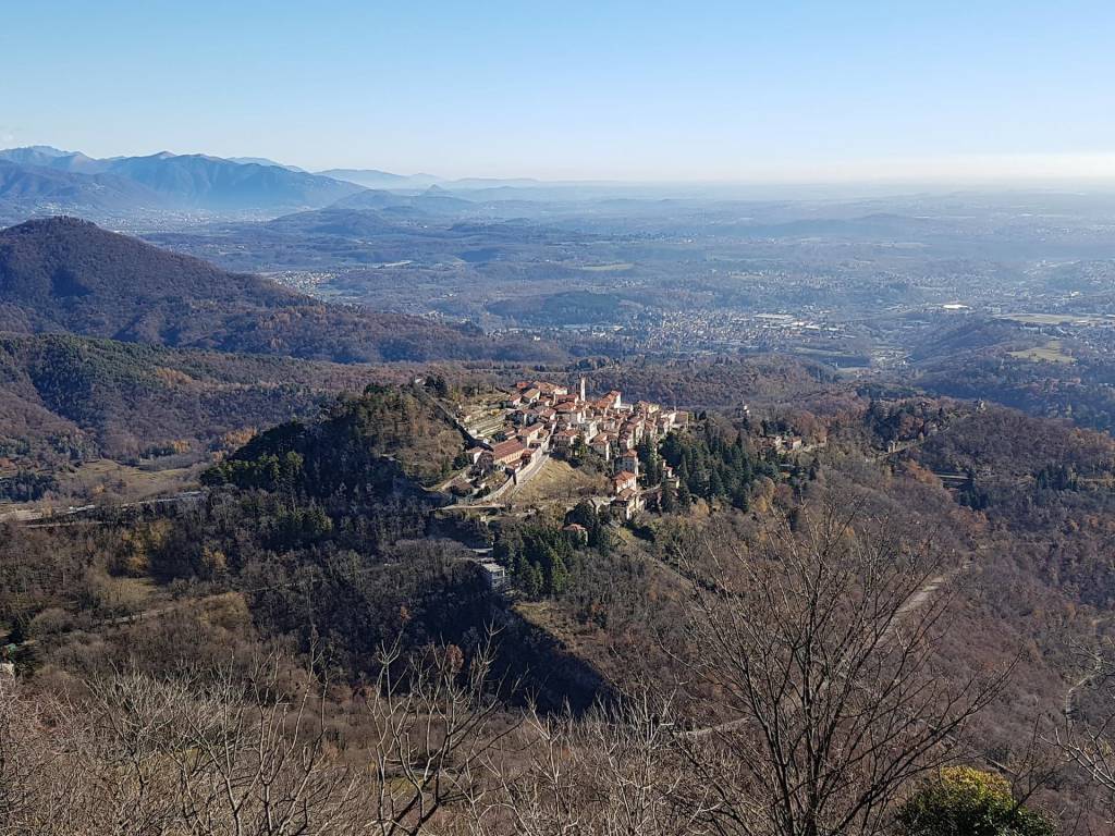 Il Sacro Monte visto dal Campo dei Fiori