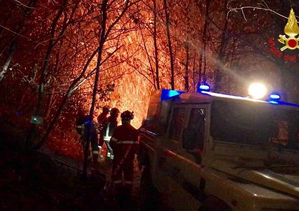 Incendio a Mondonico, l'intervento dei Vigili del Fuoco 